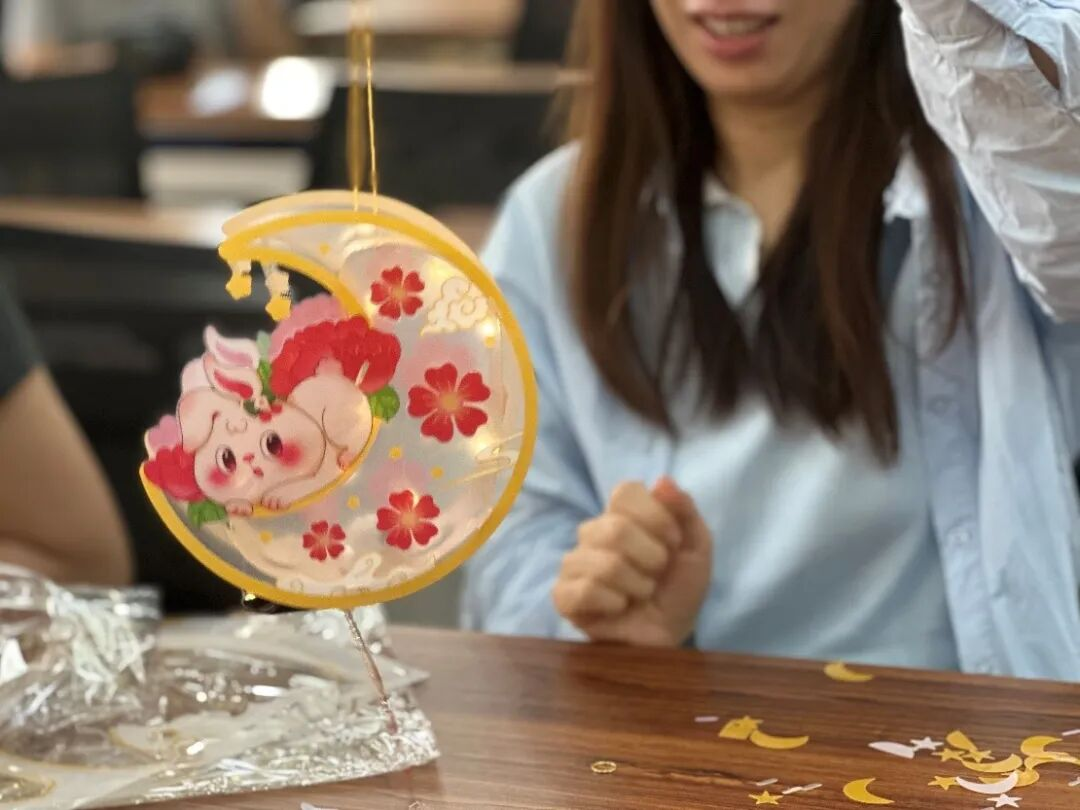 Nuctech Hosts Mid-Autumn Festival Event “Full Moon, Skilled Hands: Lantern Making”